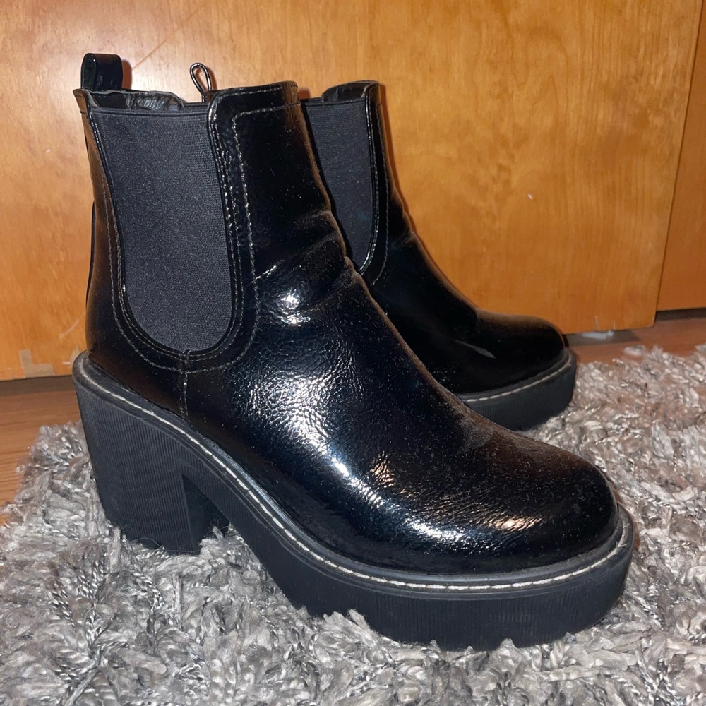 Forever 21 black boots size 10